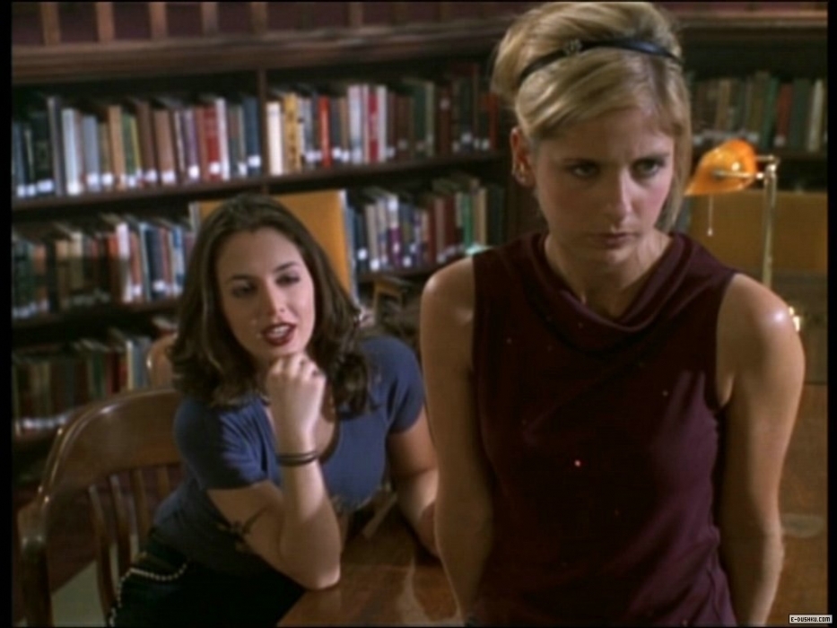 Buffy y Faith, del amor al odio no hay más que un paso. Mucho antes del Spike/Buffy.